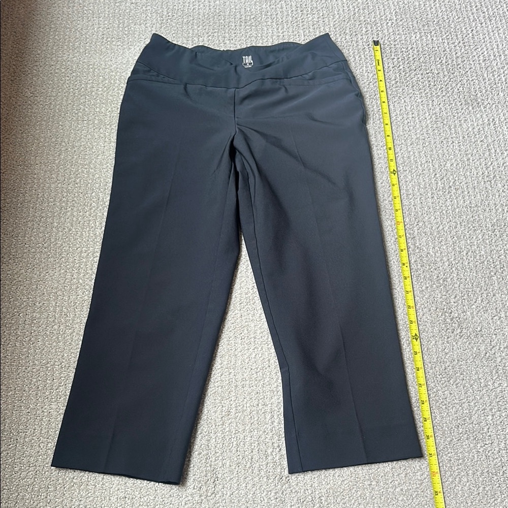 Tail athleisure black golf capris size 4